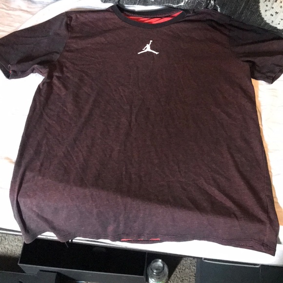 Authentic Jordan tee - Picture 2 of 3